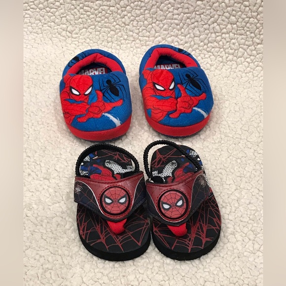 Marvel SpiderMan Sandals & Slippers Set
Sandals Light Up Small 5 - 6 Toddler - Picture 2 of 10